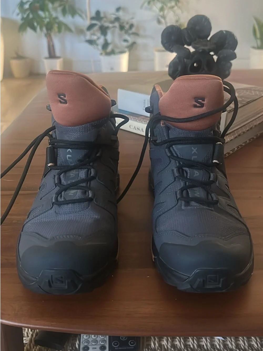 Salomon Women’s X Ultra 4 Mid GORE-TEX Hiking Boots